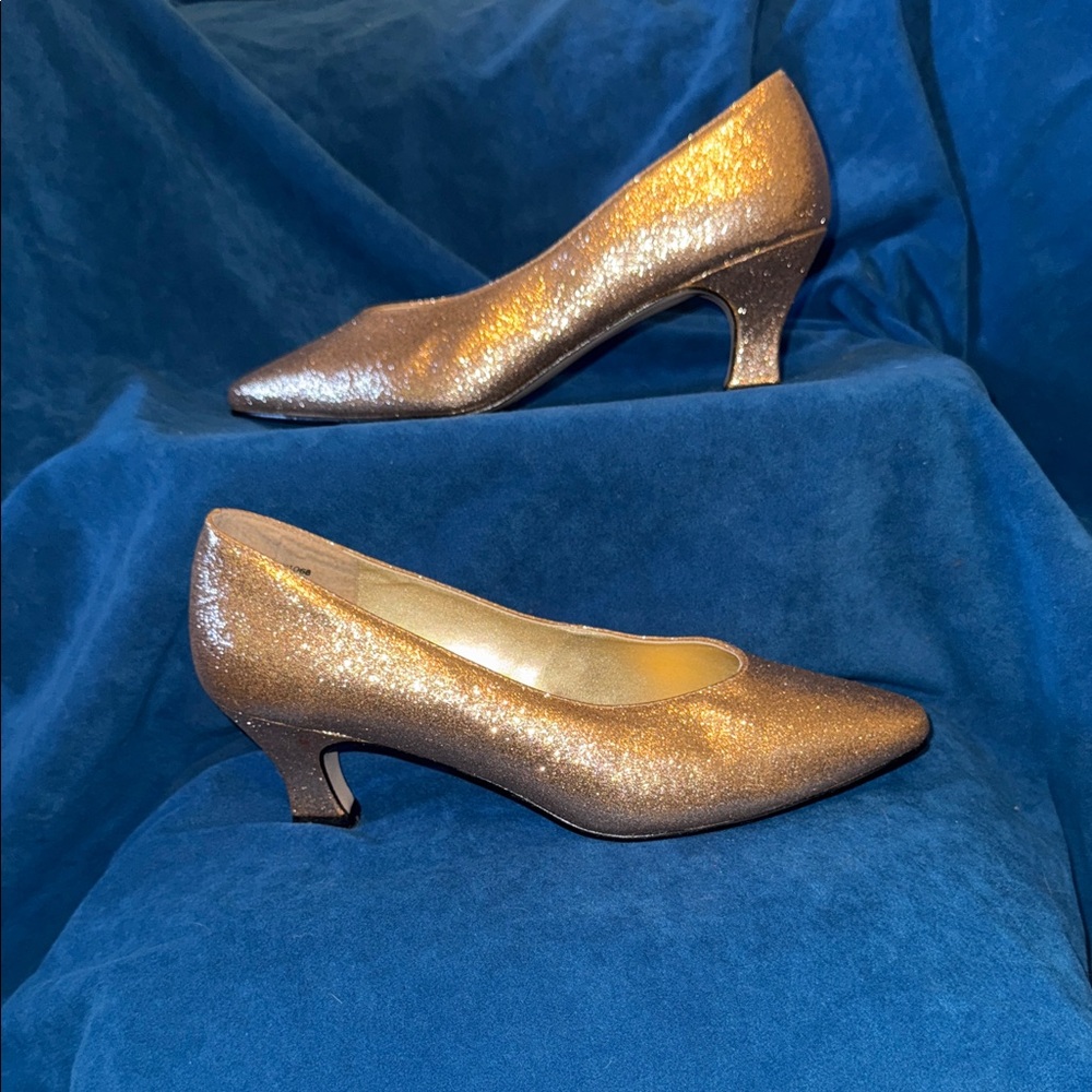 Pursuits size 8.5 Elegant Gold Women's Heels like new
